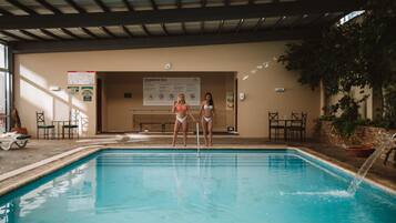 Indoor pool, sun loungers