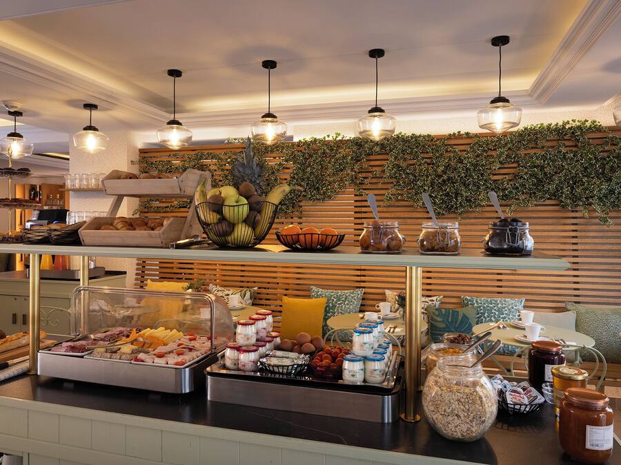 Daily buffet breakfast (EUR 18 per person)