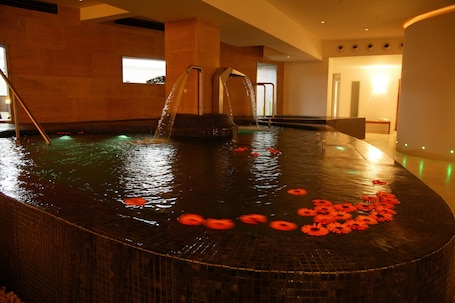 Couples treatment room(s), Turkish bath/hammam, body treatments
