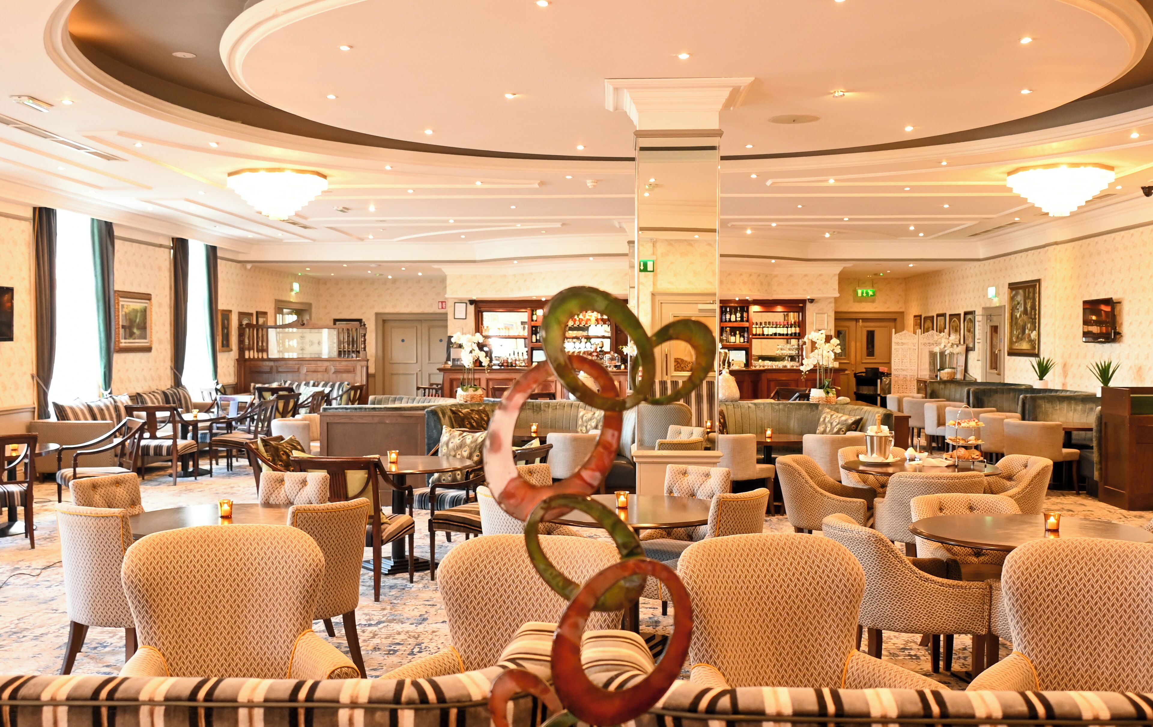 Con servicio de comidas y cenas 