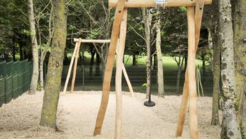 Tempat bermain anak - outdoor