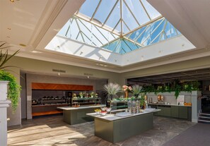 Desayuno completo diario (EUR 18.50 por persona)