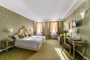 A hotel room with two beds, a desk, a chair, a TV, and a telephone. - Residenza A Tribute To Music (Venice)