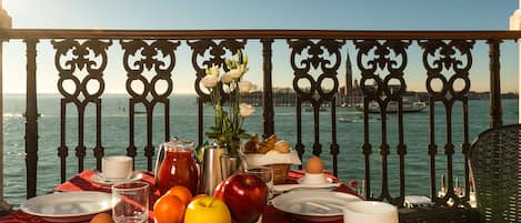 Room service – dining