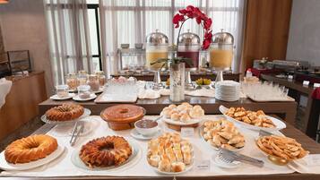 Free daily buffet breakfast