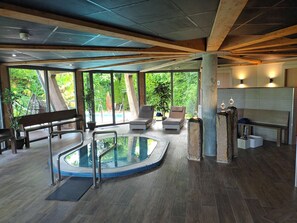 Indoor spa tub - Brandon House Hotel (New Ross)