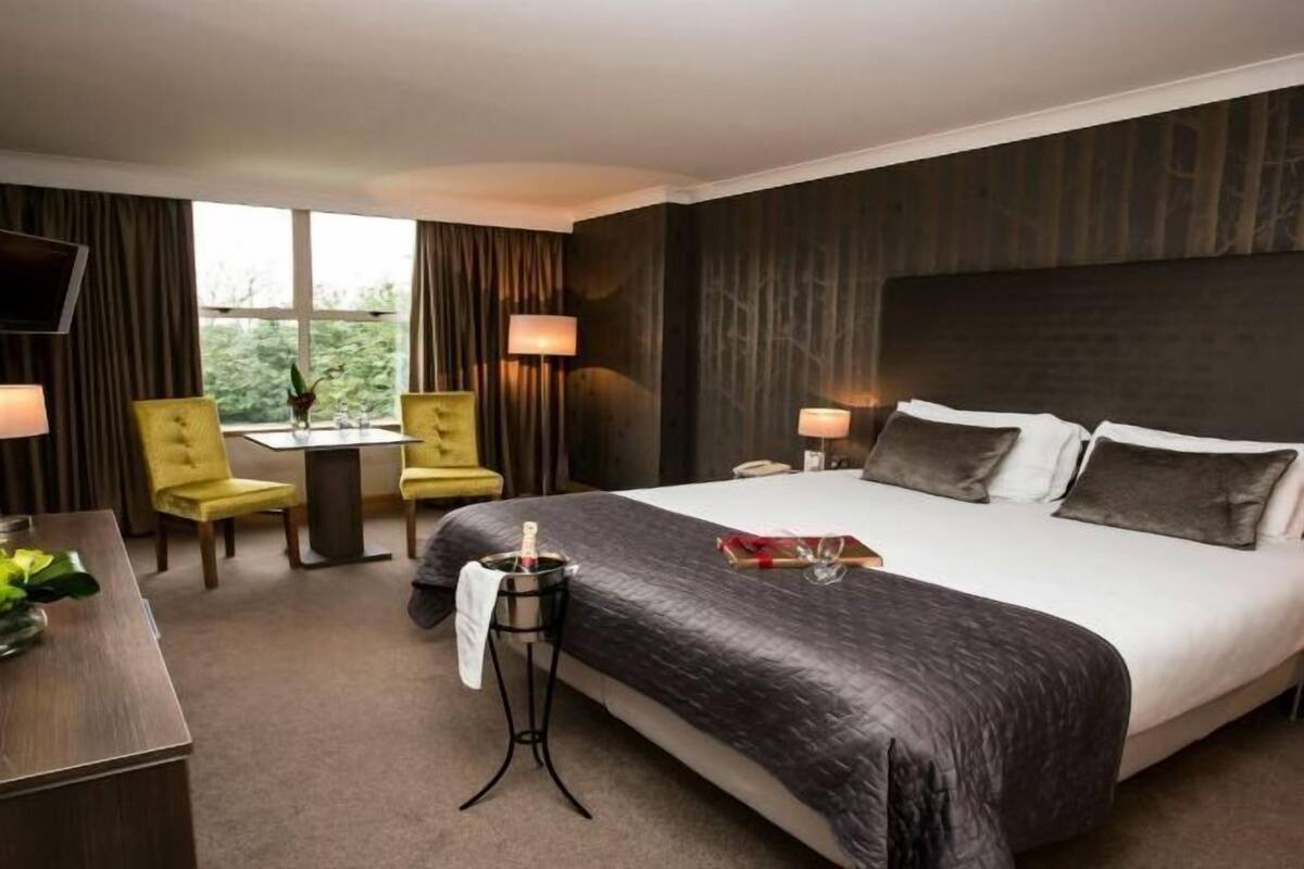 Desk, iron/ironing board, free WiFi, bed sheets