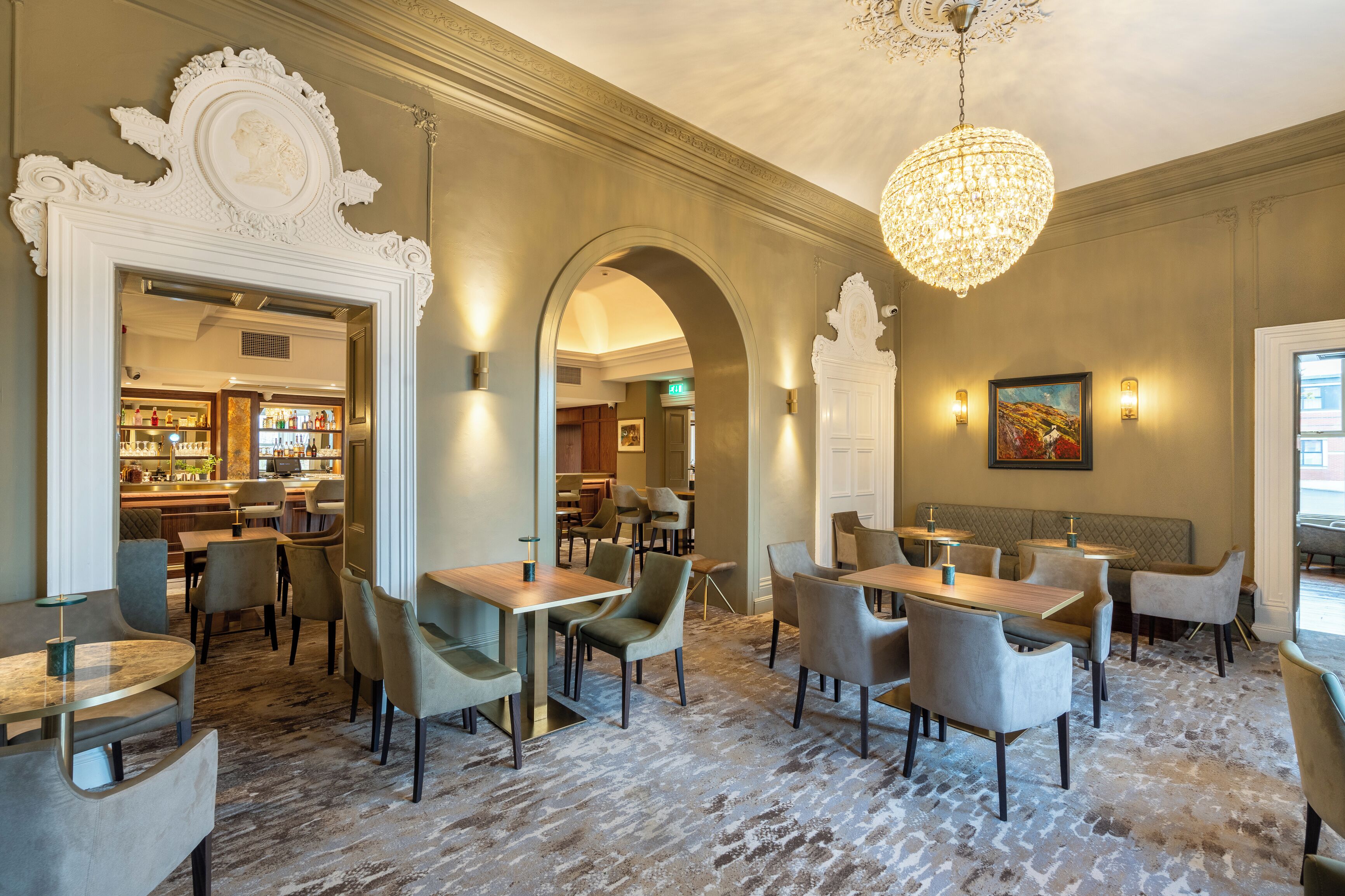 供应午餐和晚餐