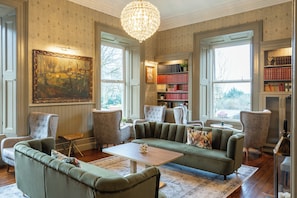 Serve almoço e jantar