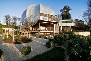 Salas para tratamentos a dois, sauna seca, banheira de hidromassagem