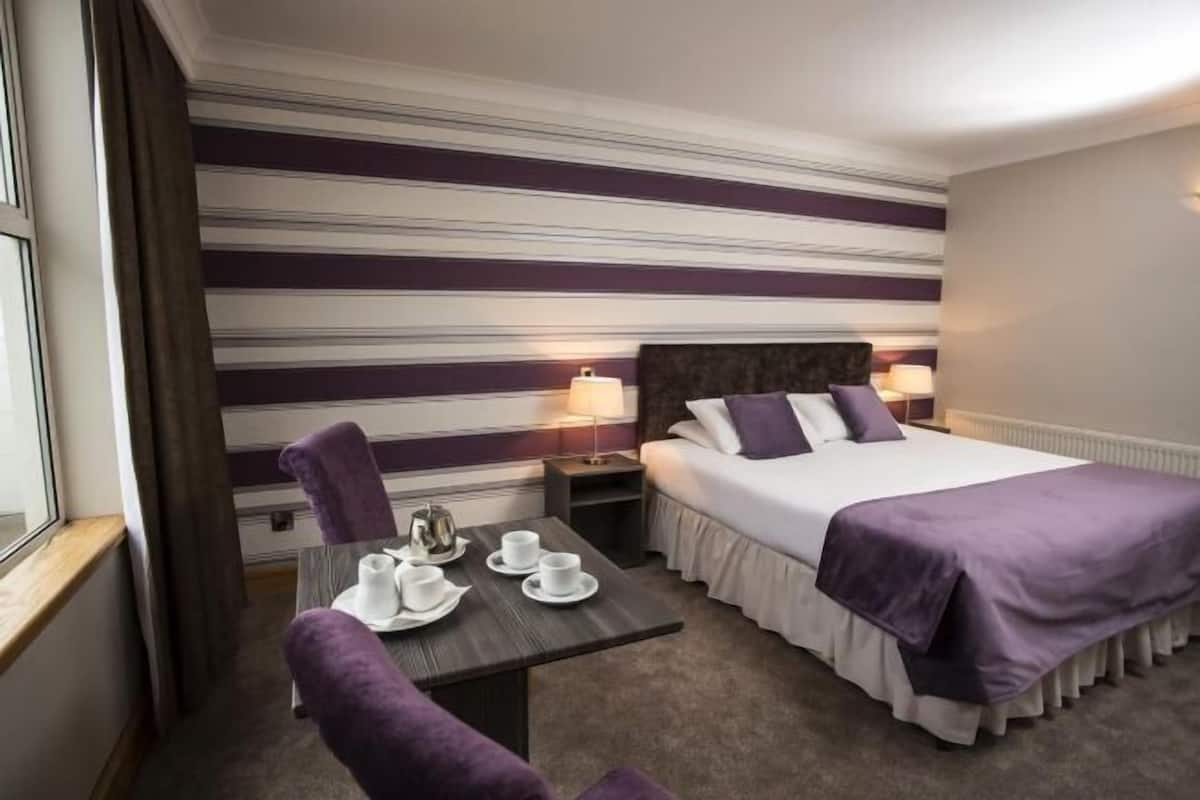Desk, iron/ironing board, WiFi (free), bed sheets