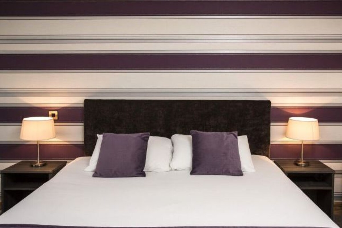 Desk, iron/ironing board, free WiFi, bed sheets