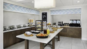 Frokostbuffé hver dag (USD 17.00 per person)