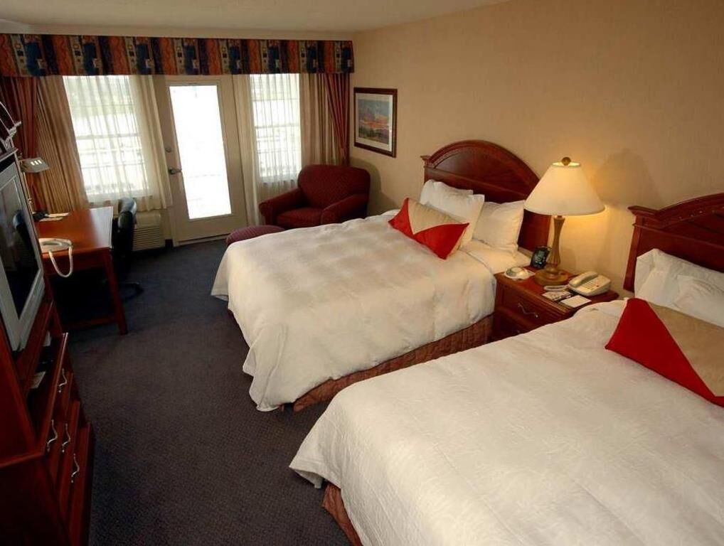 Premium bedding, in-room safe, desk, laptop workspace