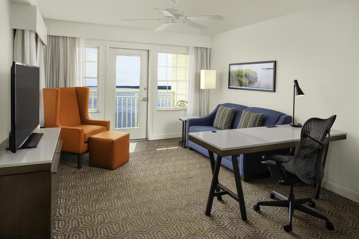 Sengetøy av topp kvalitet, safe på rommet og skrivebord