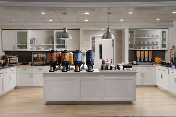 Café da manhã com buffet grátis todos os dias