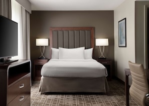 Premium bedding, desk, laptop workspace, iron/ironing board - Homewood Suites by Hilton Somerset (Somerset)