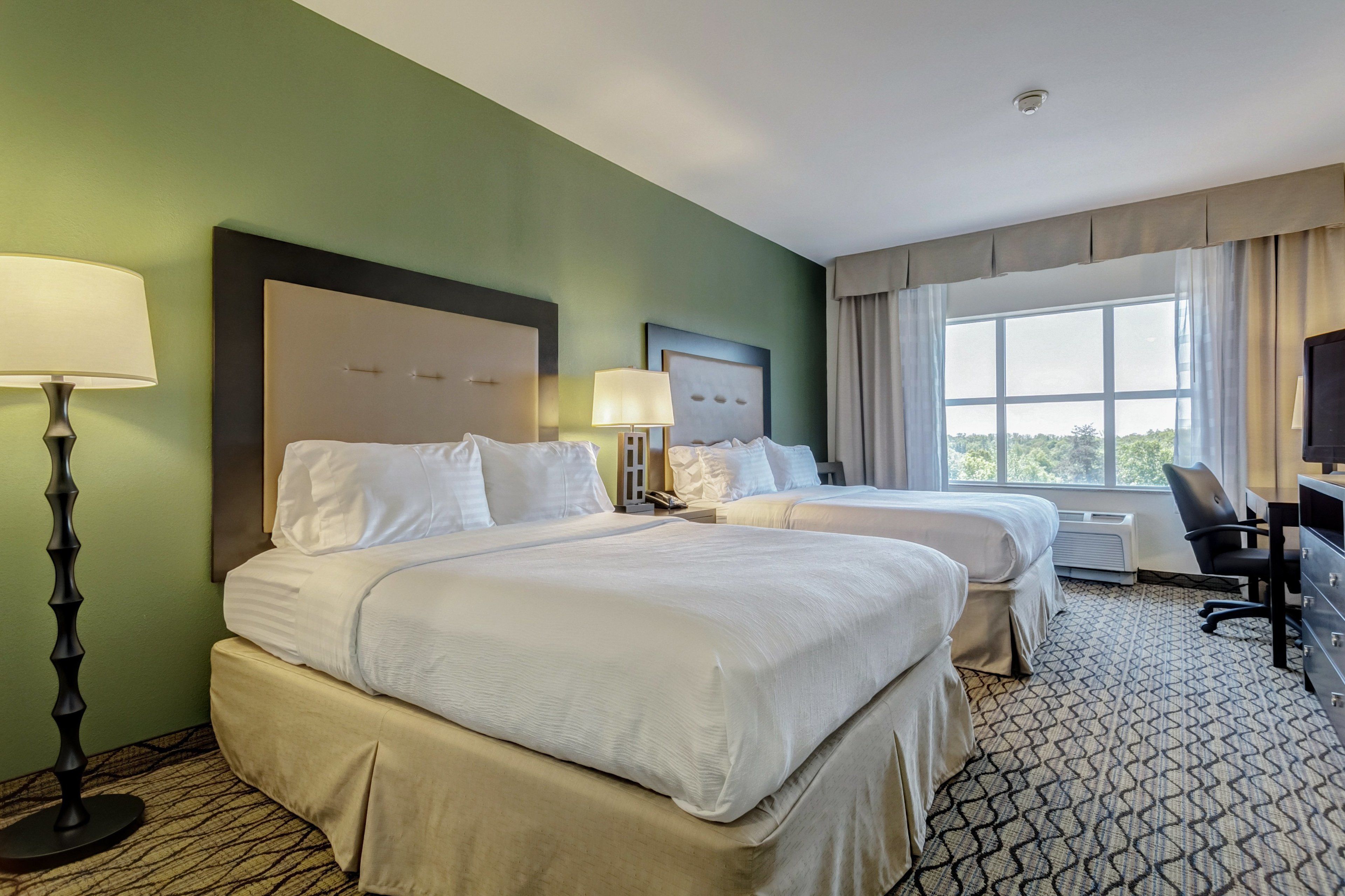 Literie hypoallergénique, coffres-forts dans les chambres, bureau