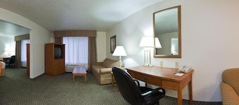 Holiday Inn Express Hotel & Suites by IHG