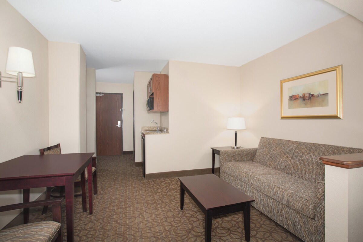 Suite, Multiple Beds (Wet Bar) | Premium bedding, pillowtop beds, desk, laptop workspace
