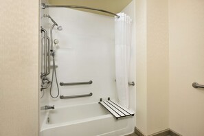 Hair dryer, towels, soap, shampoo - Hampton Inn Wichita Falls Sikes Senter Mall (Wichita Falls)