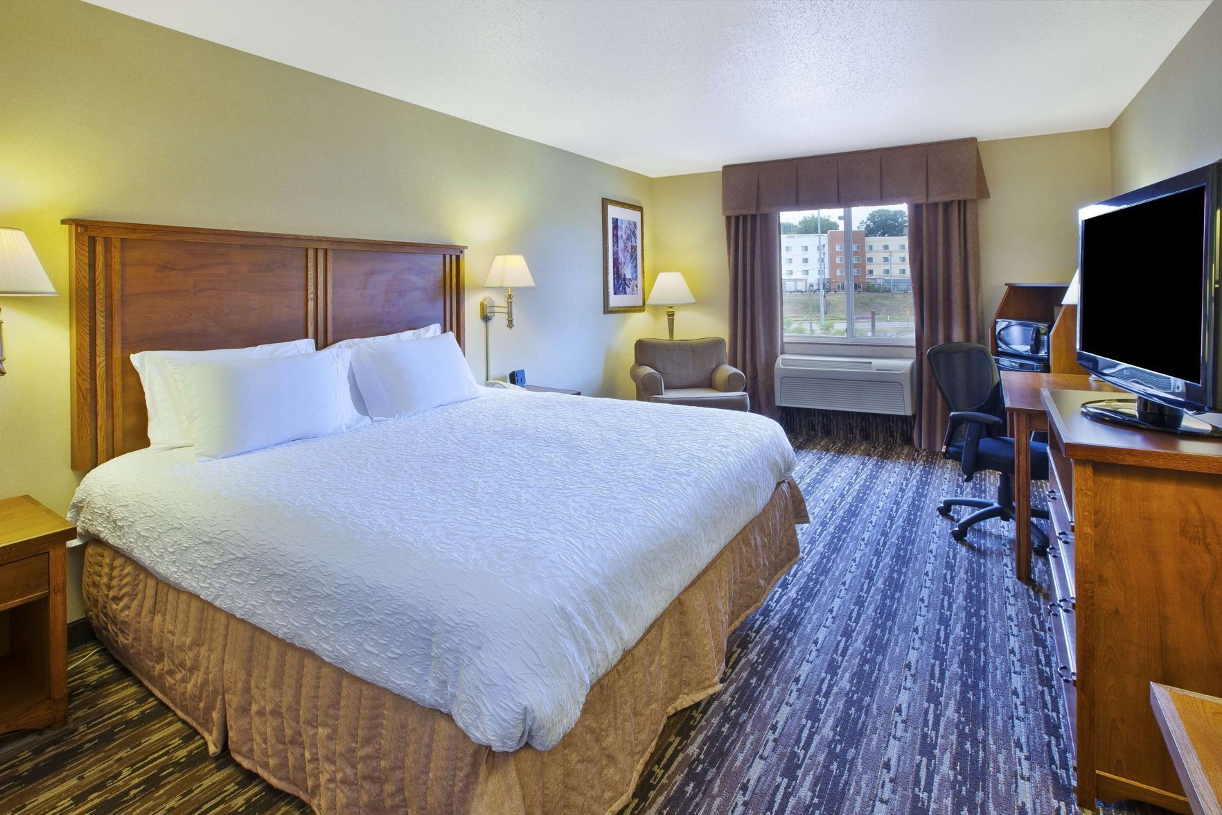 In-room safe, iron/ironing board, free WiFi, bed sheets