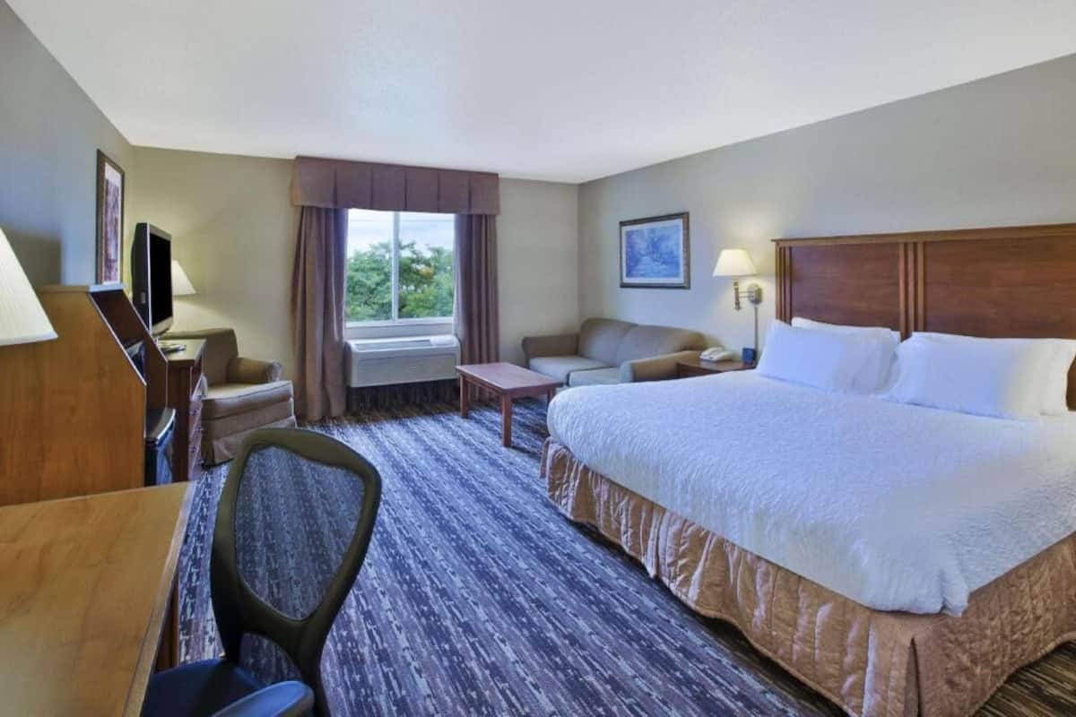 In-room safe, iron/ironing board, free WiFi, bed sheets