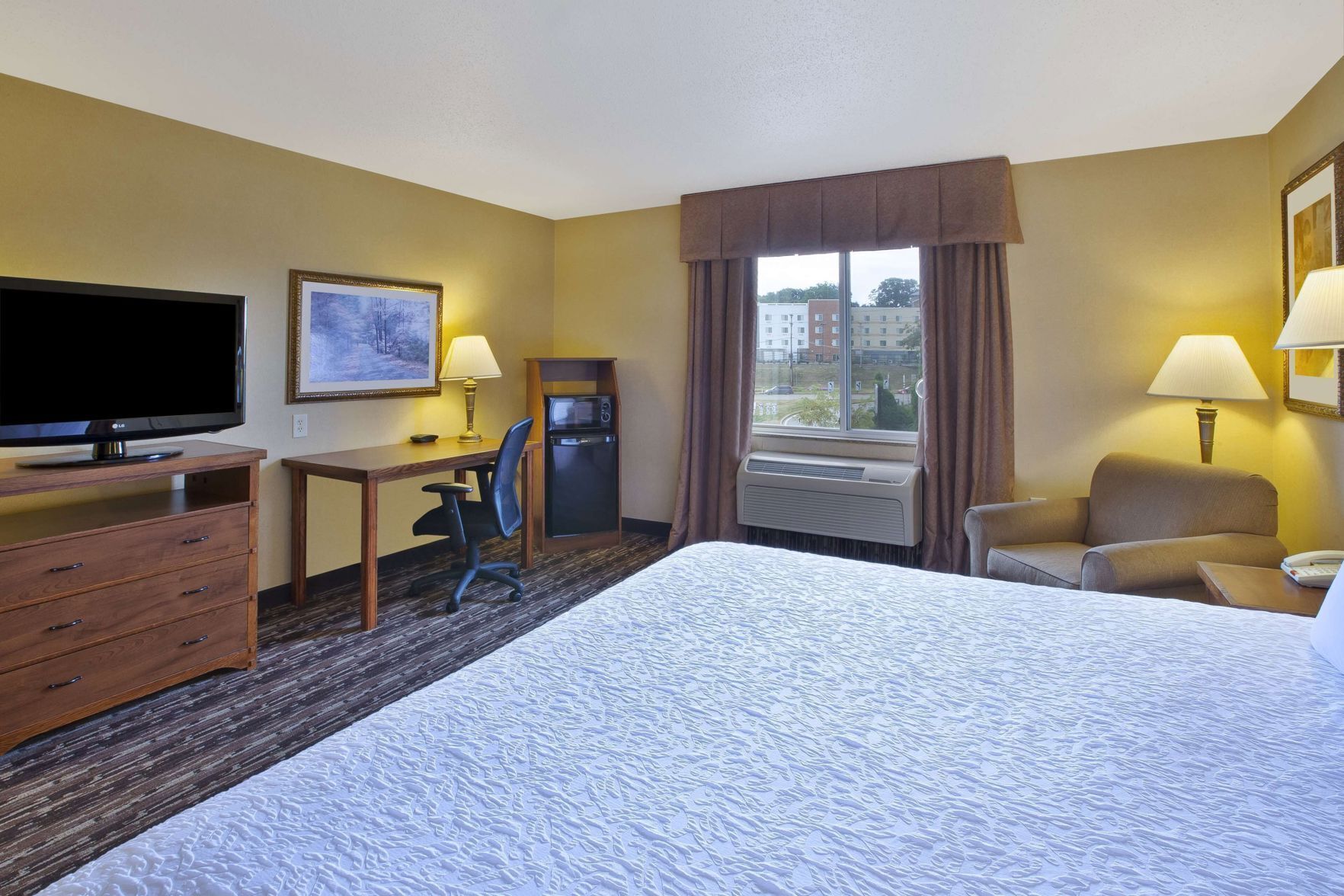 In-room safe, iron/ironing board, free WiFi, bed sheets