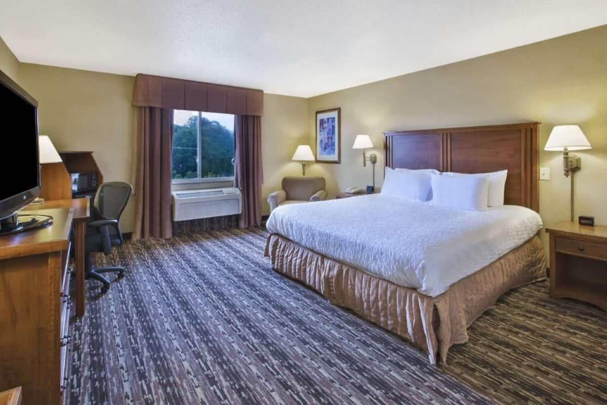 In-room safe, iron/ironing board, free WiFi, bed sheets