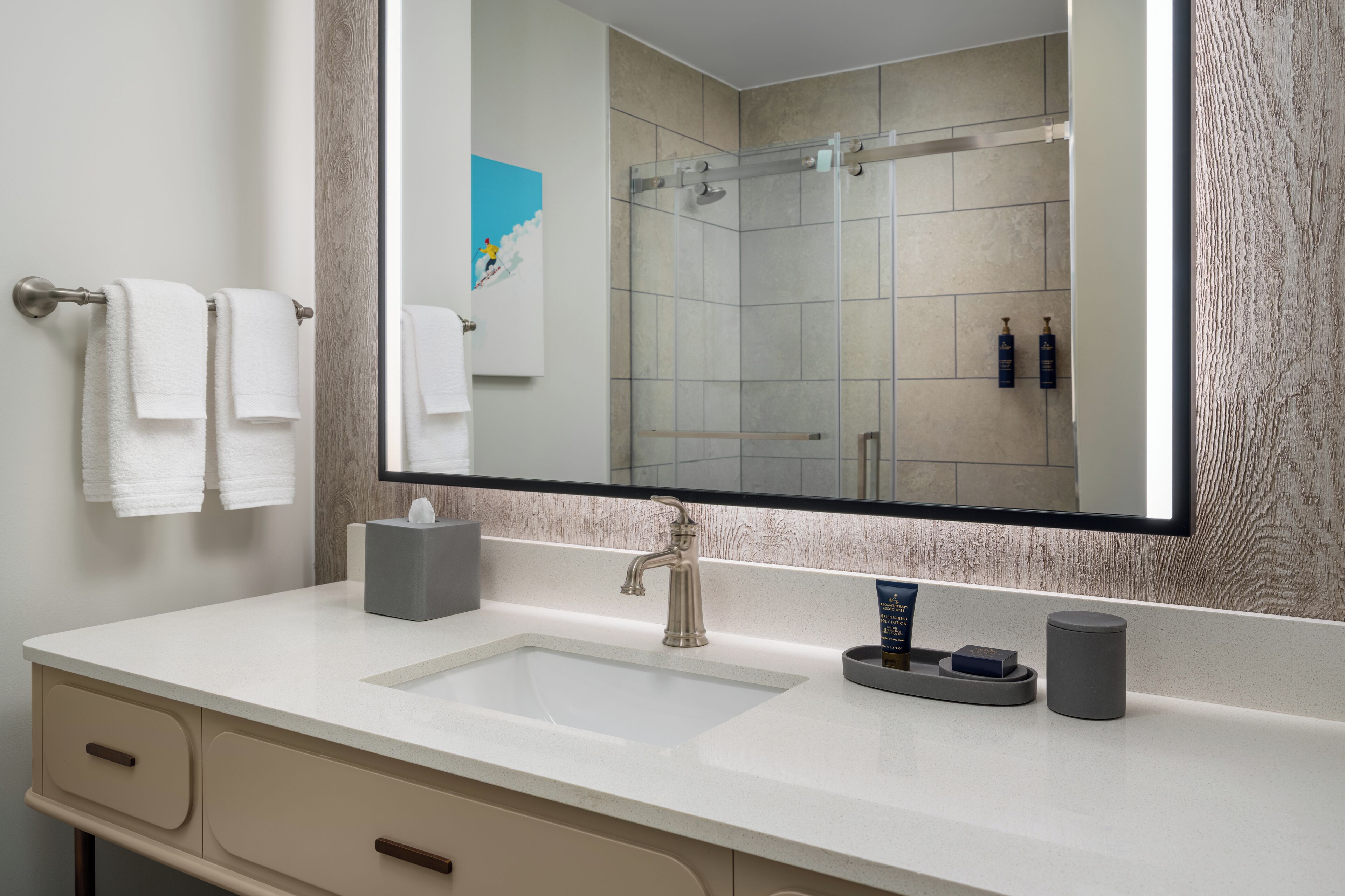 combined shower/bathtub, eco-friendly toiletries, hair dryer, towels