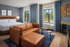 Desk, blackout drapes, free cribs/infant beds, Internet - Martis Valley Lodge, Tapestry Collection by Hilton (Truckee)