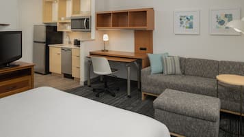 Premium bedding, in-room safe, desk, laptop workspace