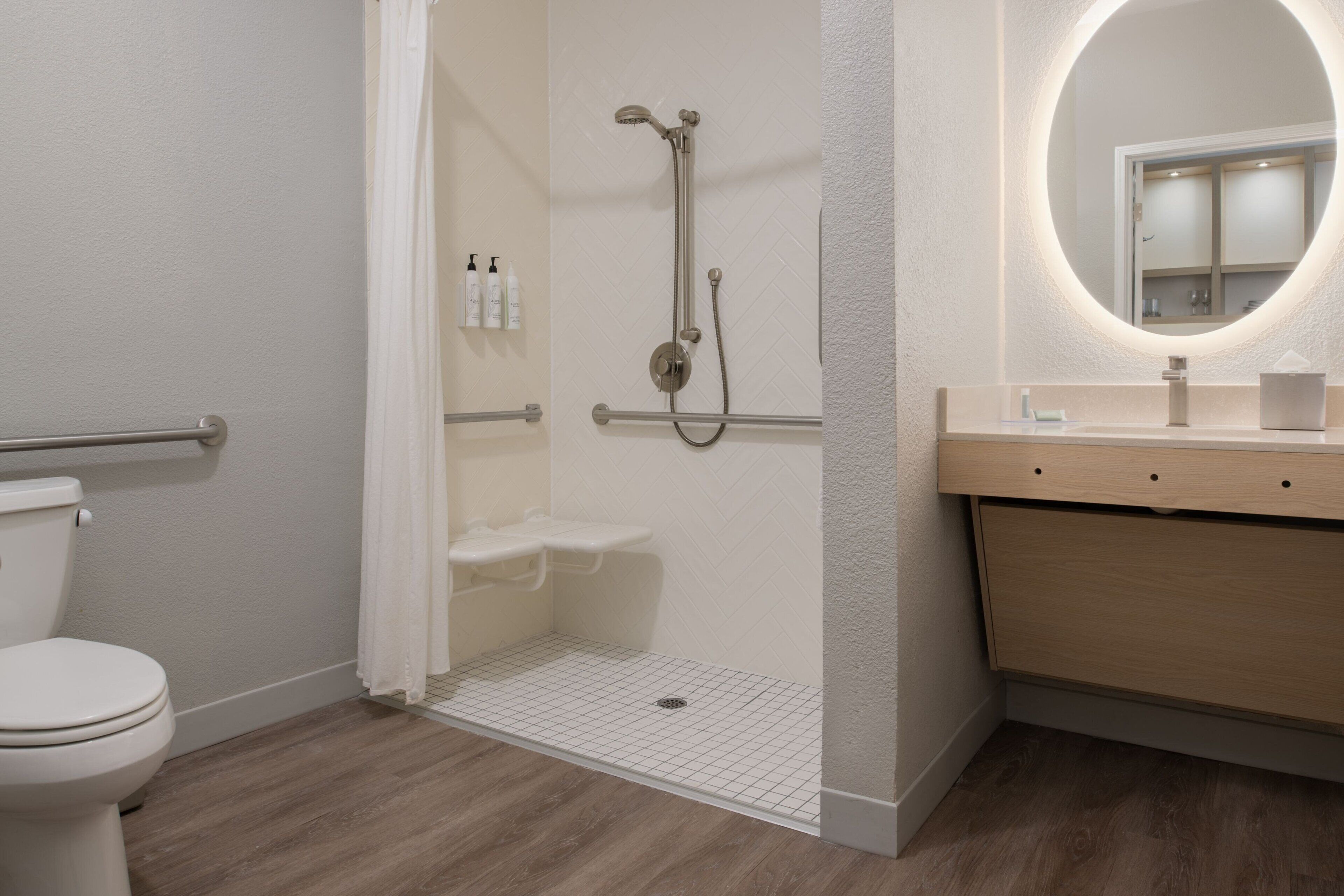 combined shower/bathtub, free toiletries, hair dryer, towels