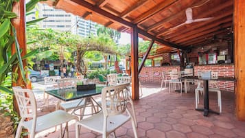 Breakfast, lunch, dinner served; Italian cuisine, alfresco dining