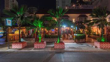 Façade de lâhĂ©bergement - soirĂ©e/nuit