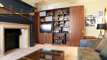 1 habitación, caja de seguridad en la habitación y escritorio