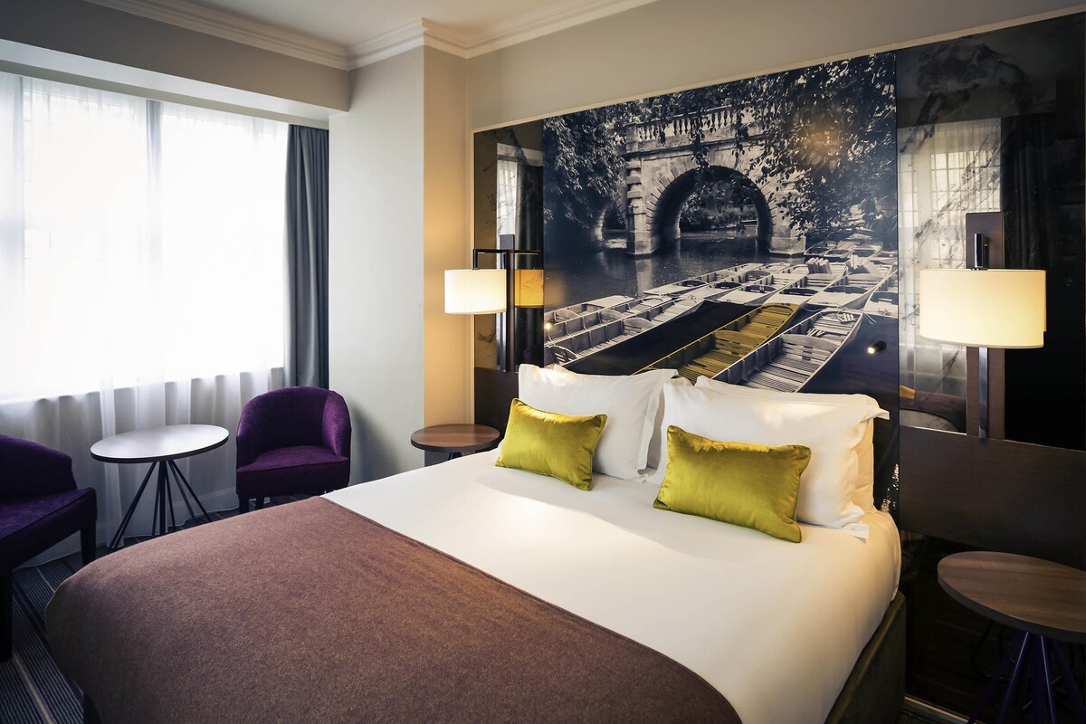 In-room safe, desk, iron/ironing board, free WiFi