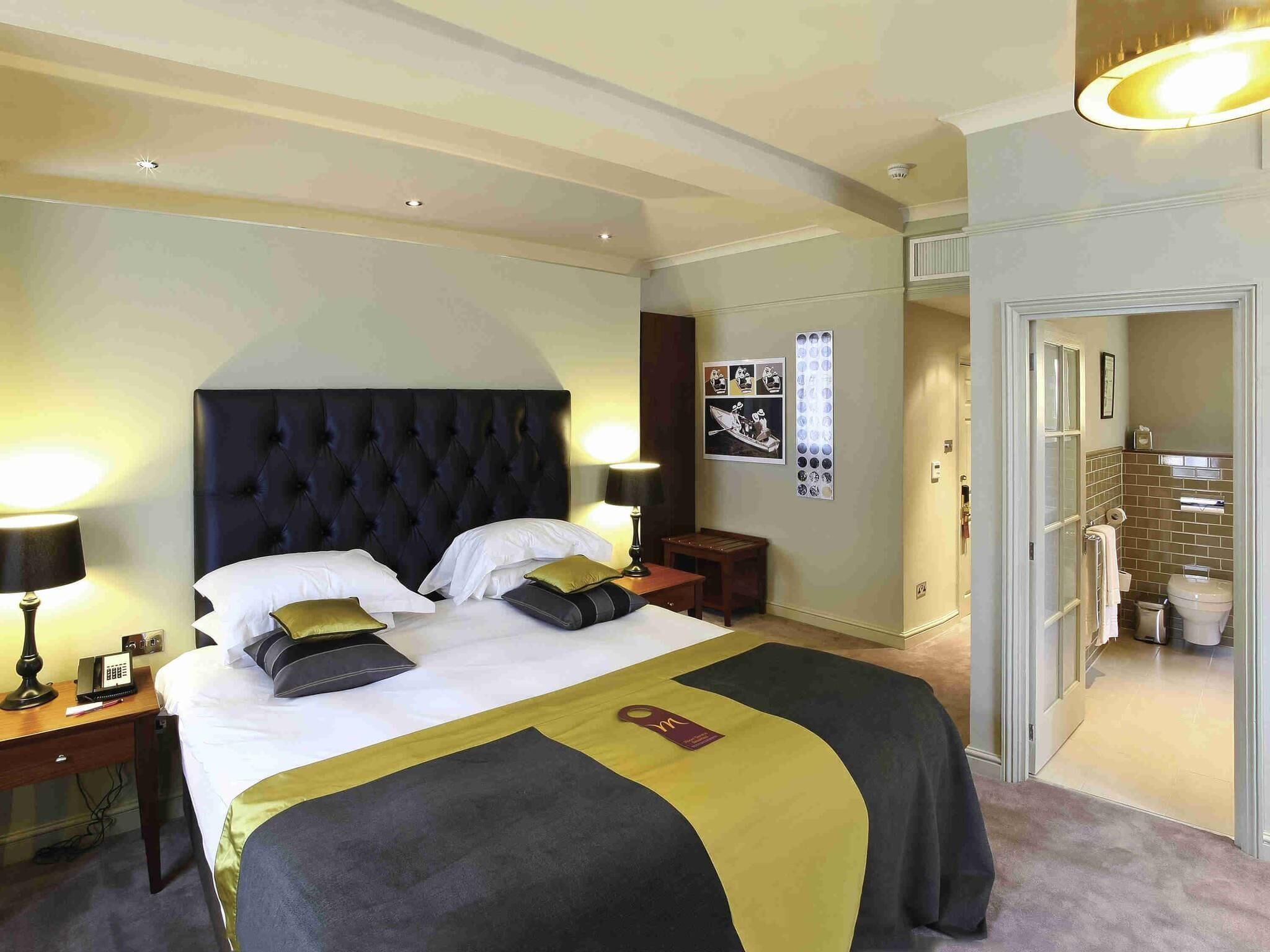 In-room safe, desk, iron/ironing board, free WiFi