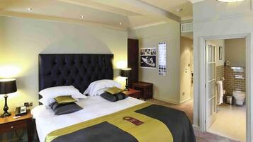 In-room safe, desk, iron/ironing board, free WiFi