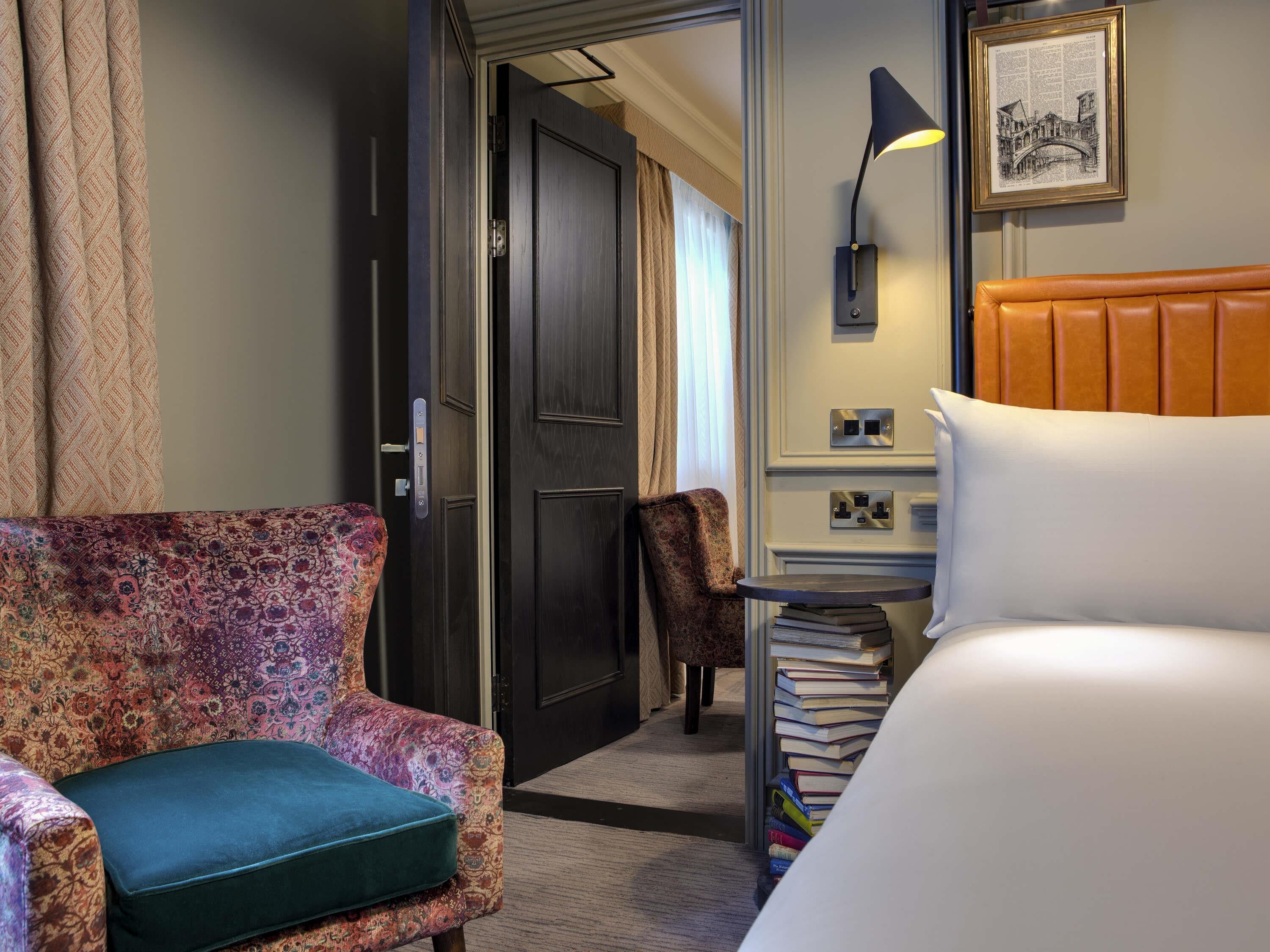 Classic Twin Room, 2 Single Beds | In-room safe, desk, iron/ironing board, free WiFi