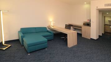 Hochwertige Bettwaren, Zimmersafe, Schreibtisch