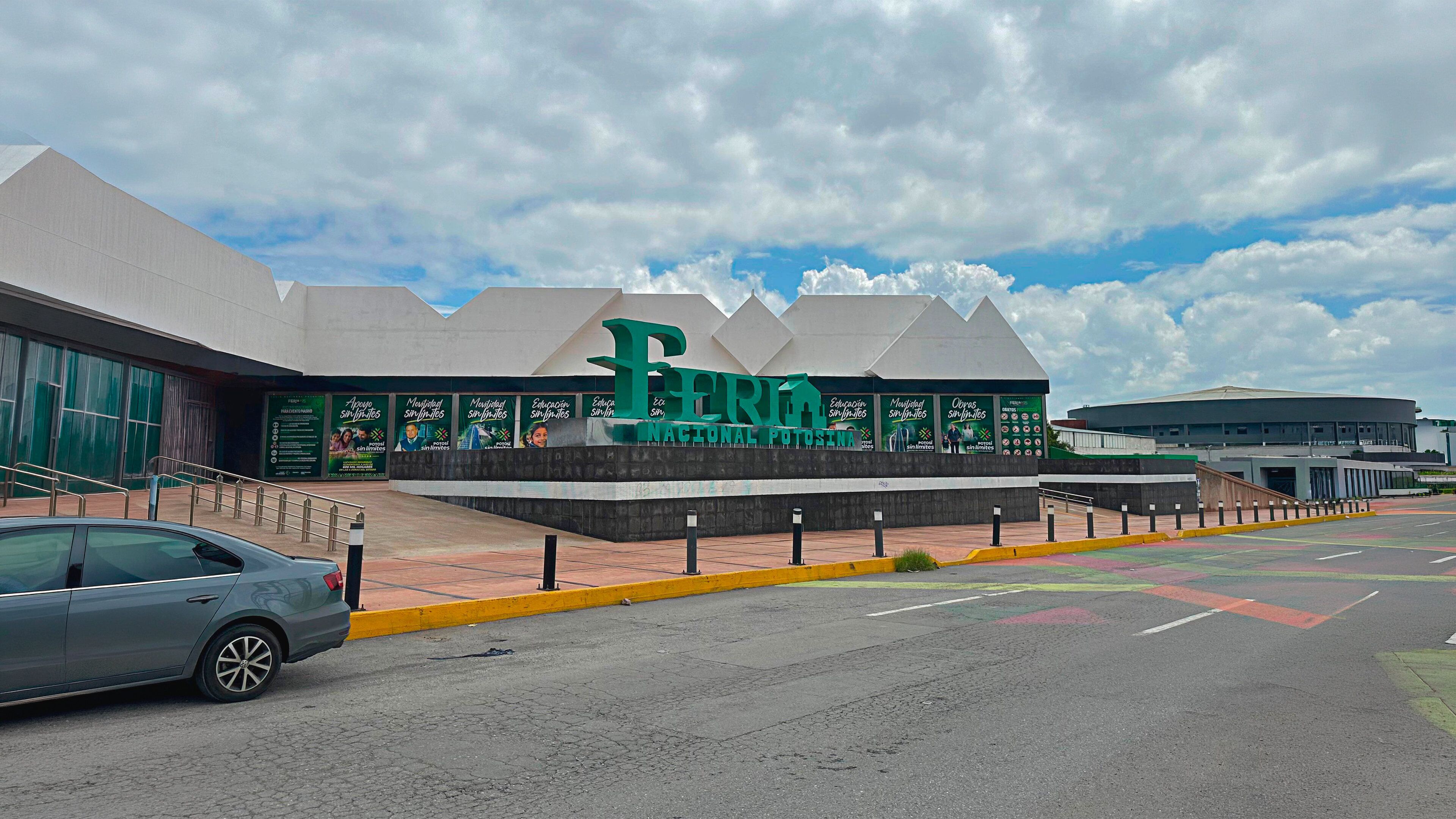 A large building with a prominent green sign reading 'Feria Nacional Potosina.'