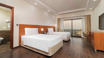 Suite, 3 Bedrooms, Club Lounge Access, Sea View (Dining, Kitchen) | Minibar, in-room safe, desk, blackout drapes