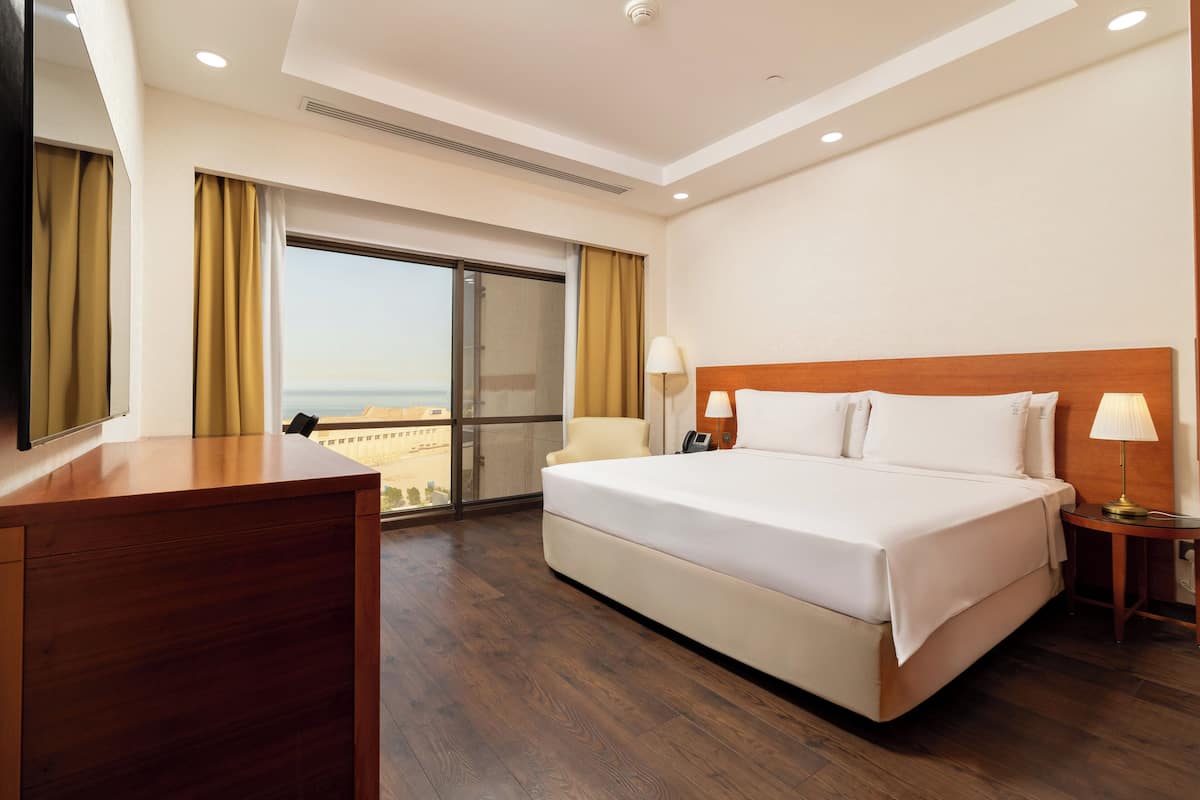 Suite, 3 chambres, accès au bar-salon, vue sur la mer (Dining, Kitchen) | 1 chambre, minibar, coffre-fort, bureau