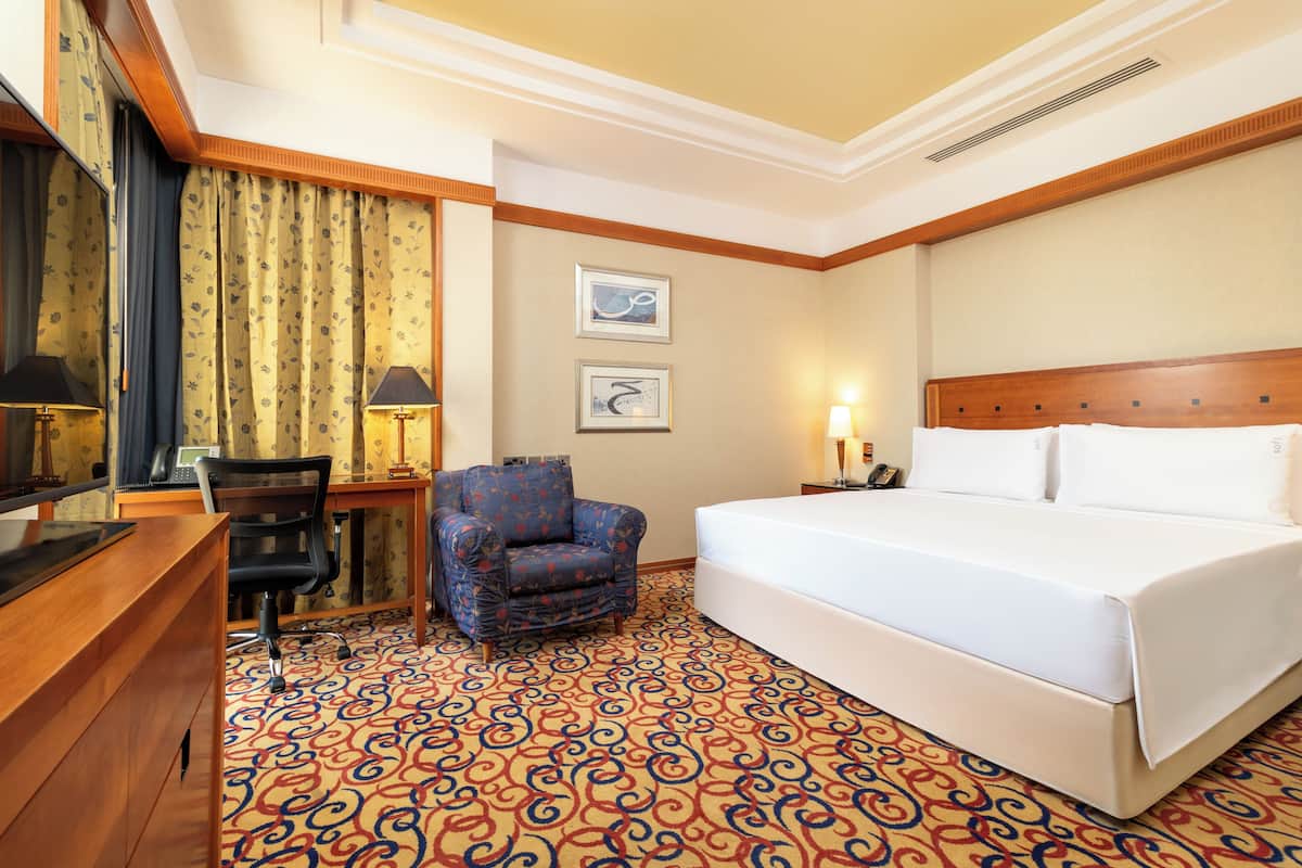 Standard Room, 1 King Bed, Smoking, Sea View