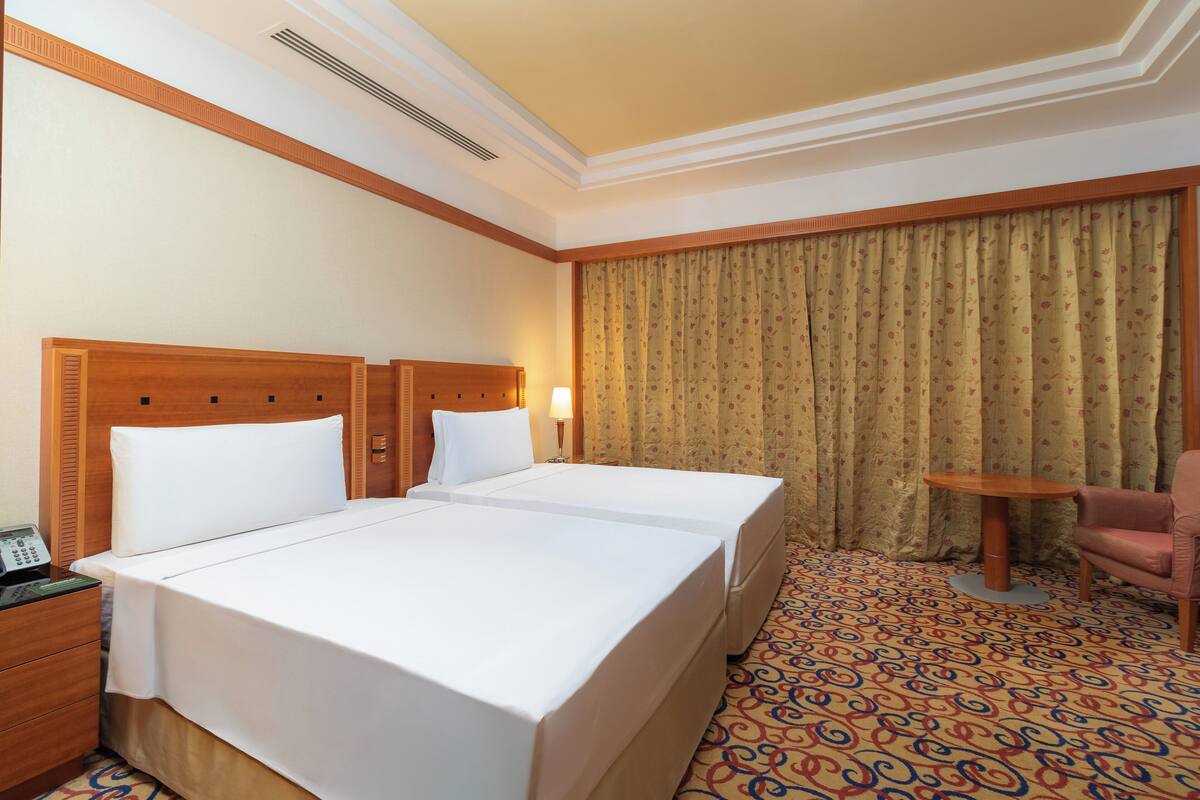 Standard Room, 2 Single Beds, Sea View | 1 bedroom, minibar, in-room safe, desk