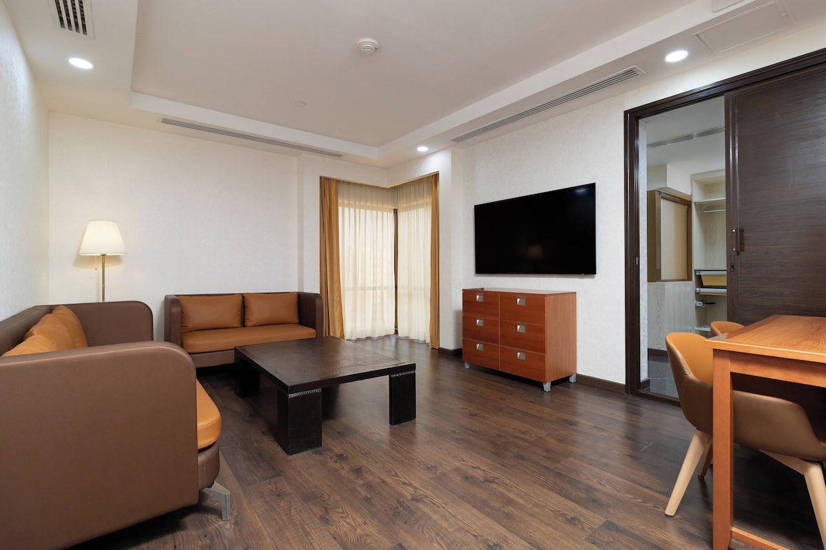 49-inch Smart TV with satellite channels, TV
