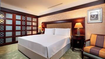 Suíte, 1 quarto, acesso ao Club Lounge | 1 quarto, frigobar, cofres nos quartos, escrivaninha