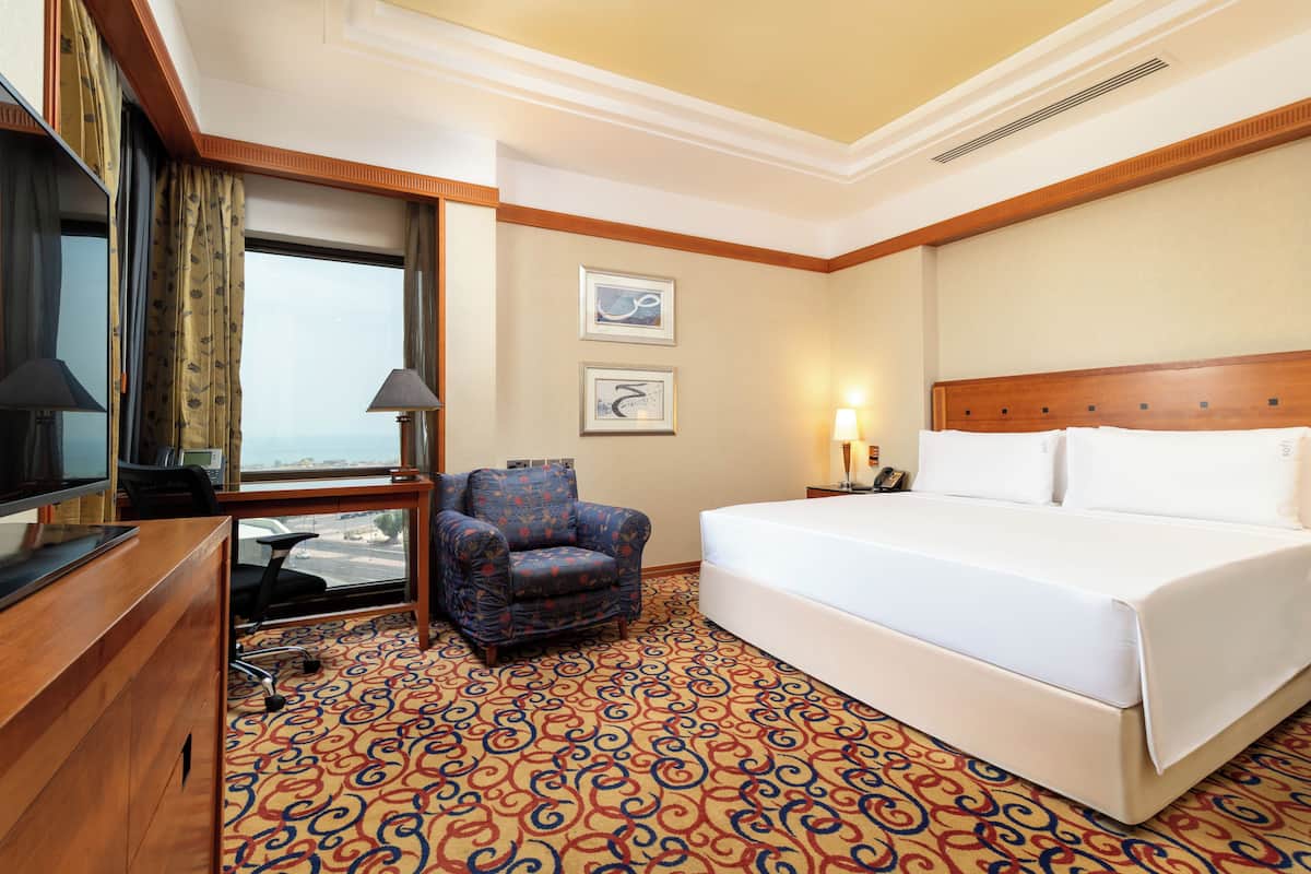 Standard Room, 1 King Bed, Smoking, Sea View
