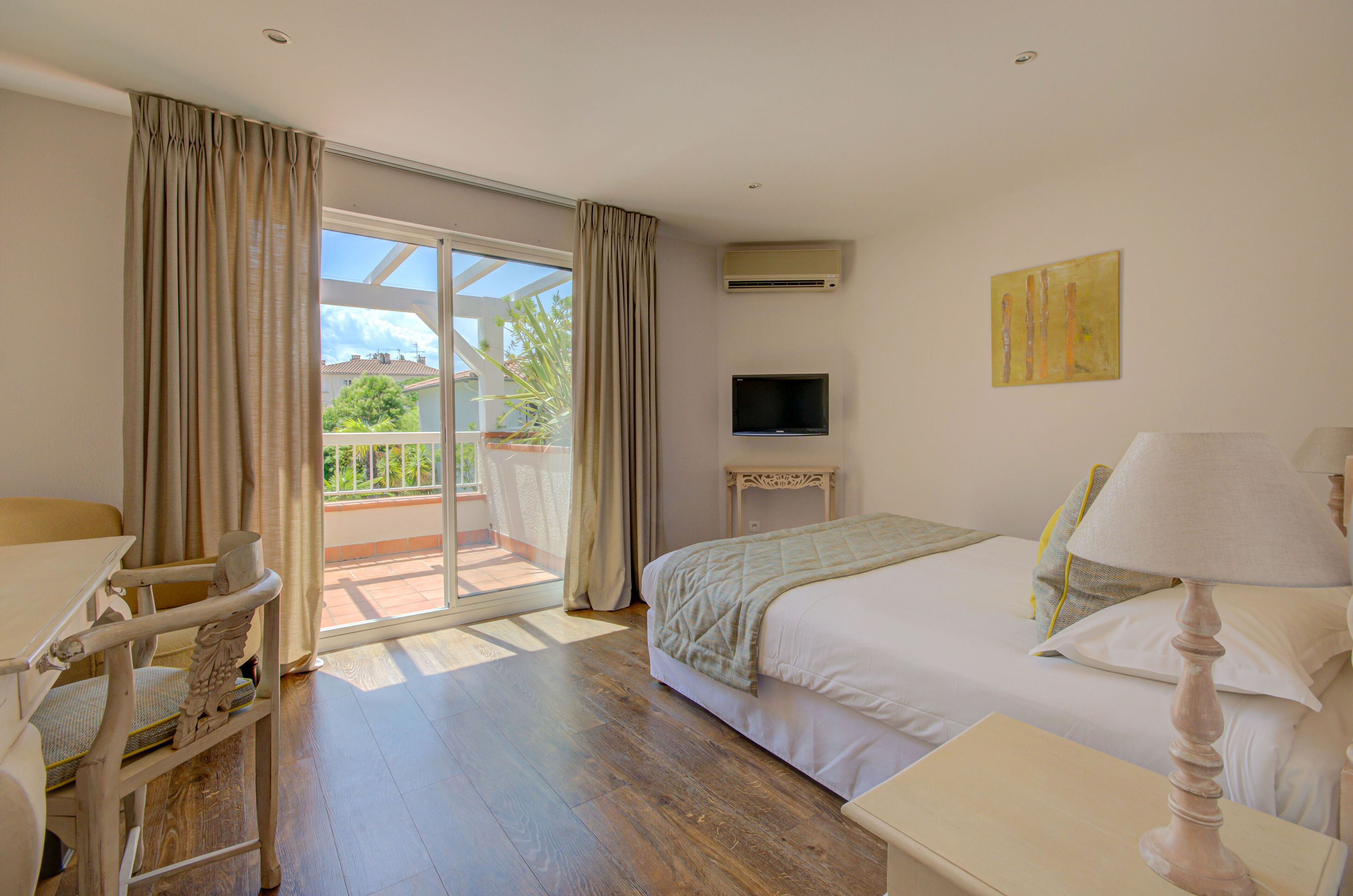 1 bedroom, minibar, in-room safe, desk